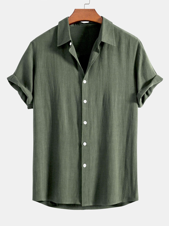 Men's linen-blend shirt with short sleeves, button placket and relaxed fit.