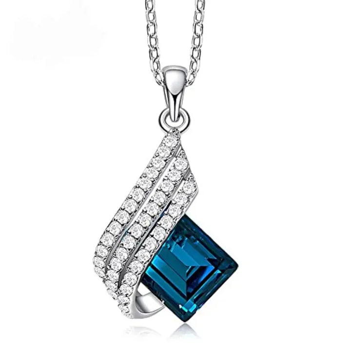 Elegant White Gold Jewellery Set with Refined Details