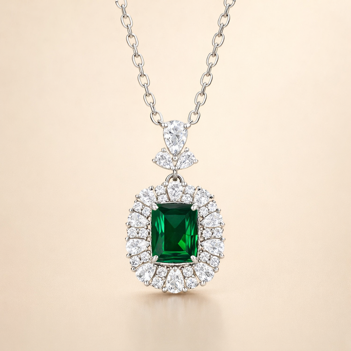 Elegant White Gold Necklace with Refined Heart