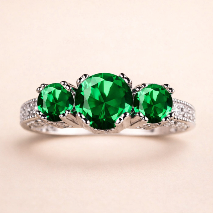 Elegant White Gold Ring with Refined Design