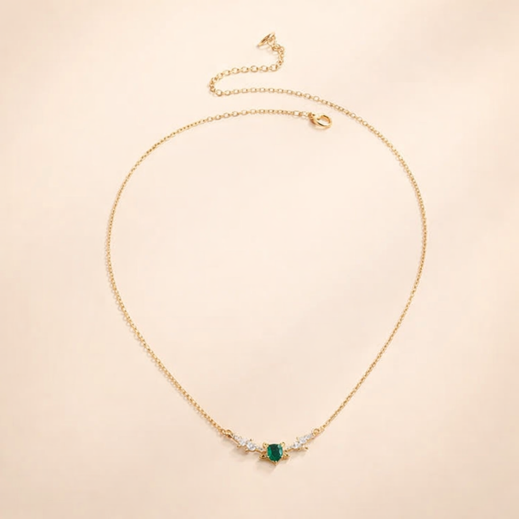 Elegant Gold Necklace with a Refined Heart