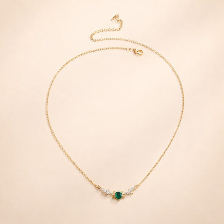 Elegant Gold Necklace with a Refined Heart