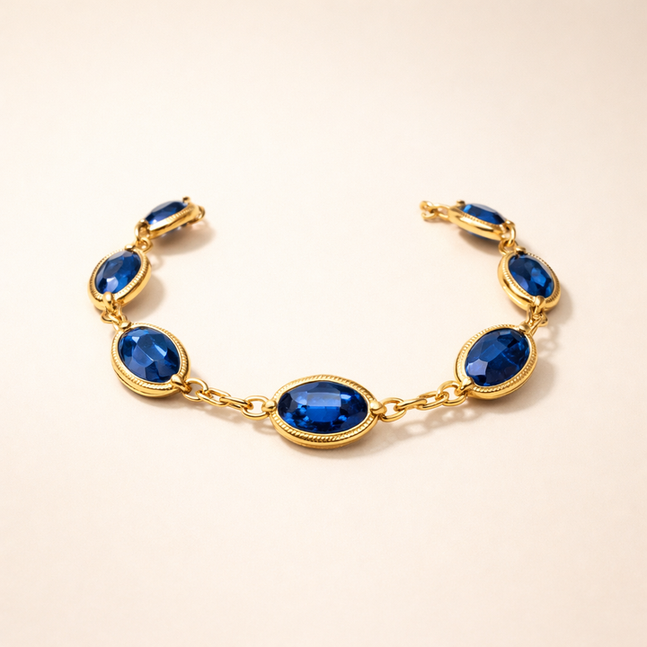 Gold bracelet with refined shine