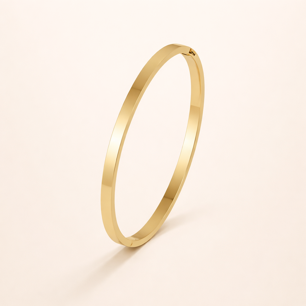 Elegant gold bangle with refined lines