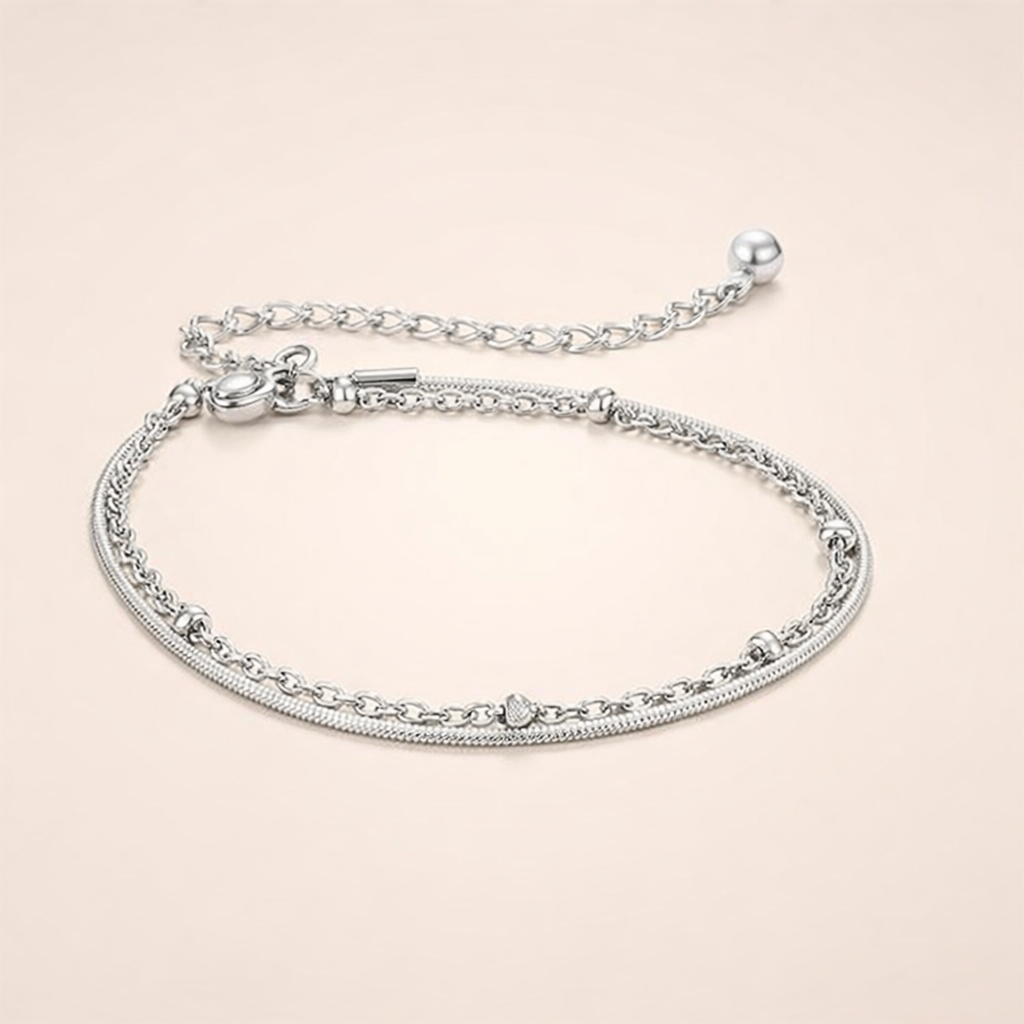 Elegant silver link bracelet with refined details