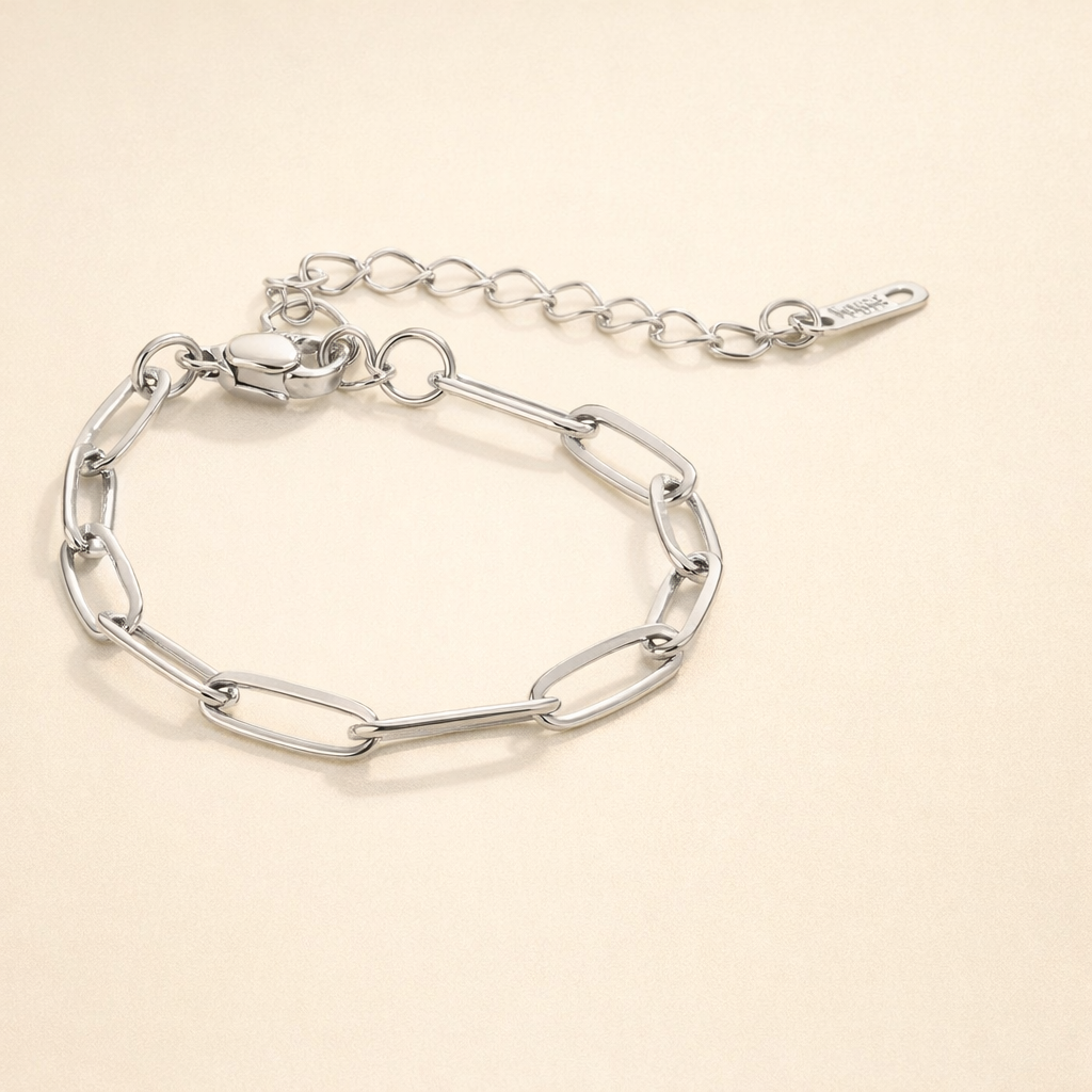Minimalist silver bracelet with elegant links
