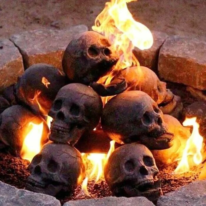 Ceramic Skull Fire Decoration — Smoke-Free Flame Accent for Fire Pits