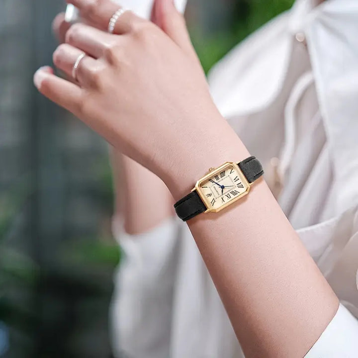 Elegant gold watch with a refined little stone
