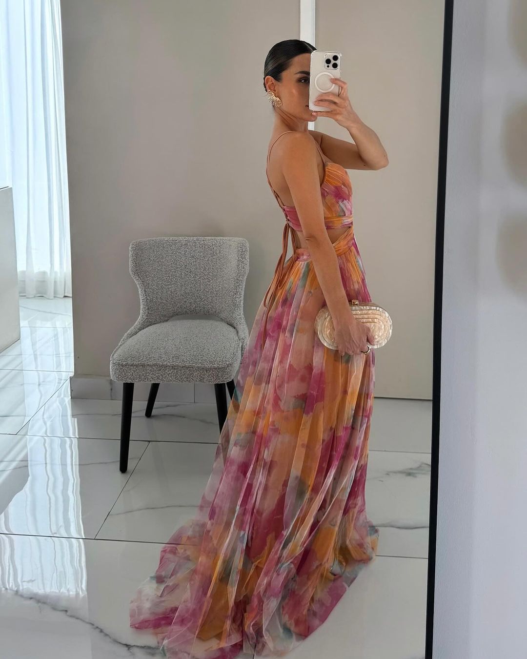 Women's maxi dress with thin straps and V-neck in a multicolour print