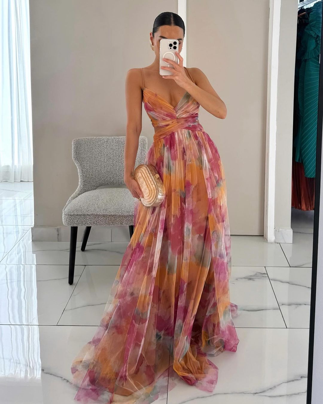 Women's maxi dress with thin straps and V-neck in a multicolour print