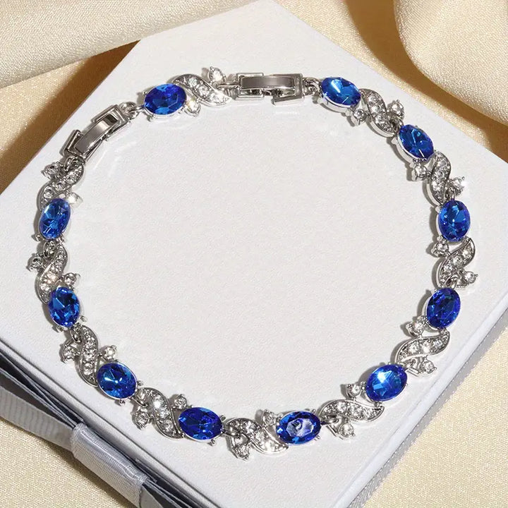 Elegant White Gold Bracelet with Refined Details