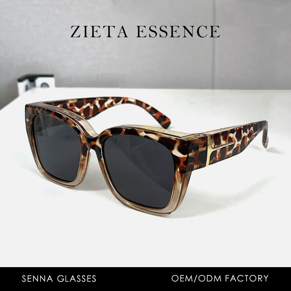 New Fashionable Myopia Glasses With Large Square Frames