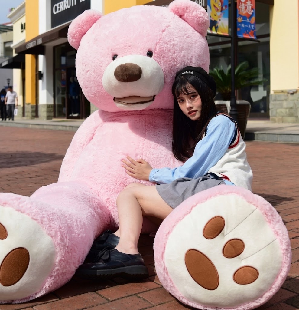 CosmoCuddle Giant Teddy Bear as a Customisable Gift for Everyone