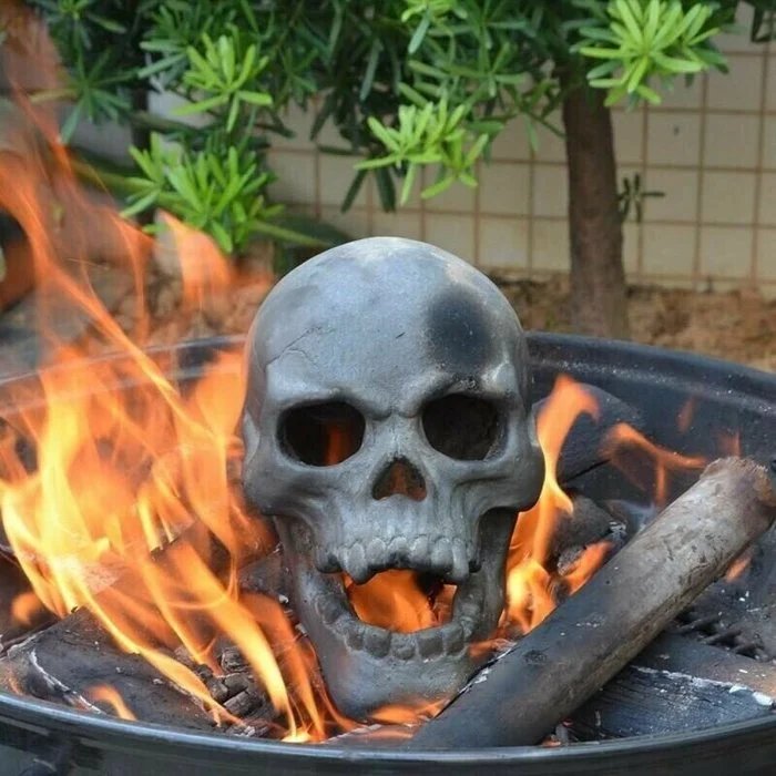 Ceramic Skull Fire Decoration — Smoke-Free Flame Accent for Fire Pits