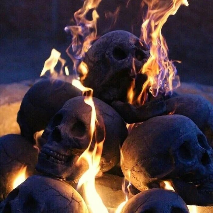 Ceramic Skull Fire Decoration — Smoke-Free Flame Accent for Fire Pits