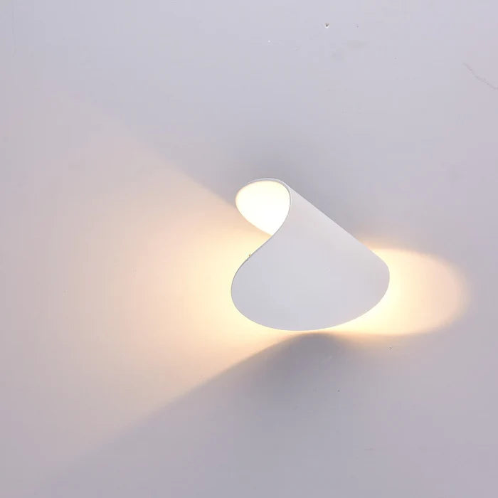 Adjustable Up-Down LED Wall Light – Warm Ambient Light, Modern Design