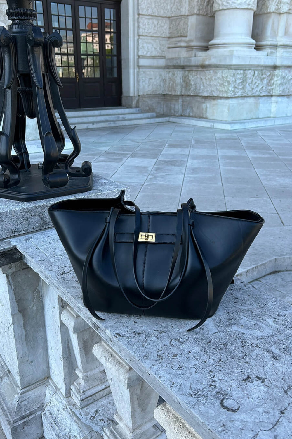 Leather Tote Bag for Everyday Use with Front Fastening