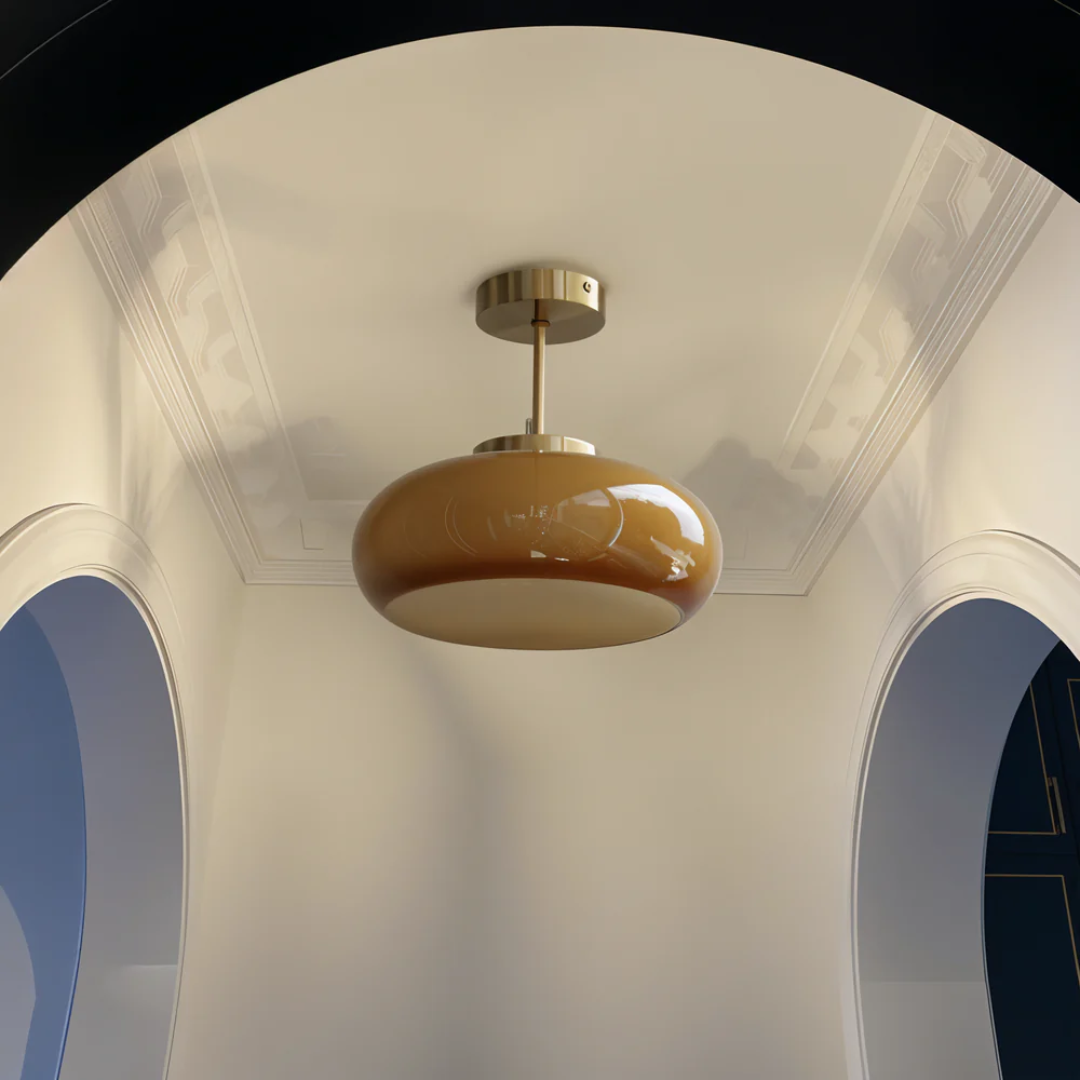 Deckenlampe aus Glas mit rundem Lampenschirm und Metallstiel