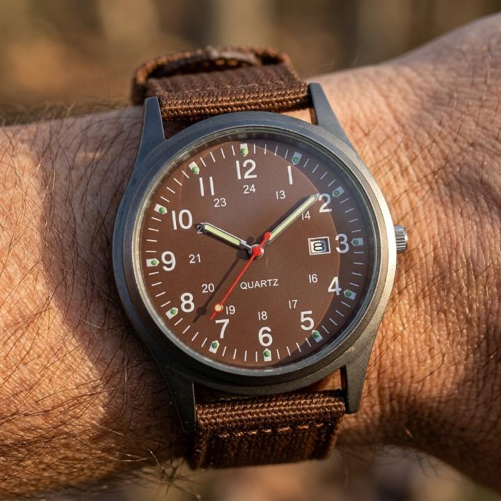 Military watch with nylon strap – waterproof, shockproof, with luminous hands