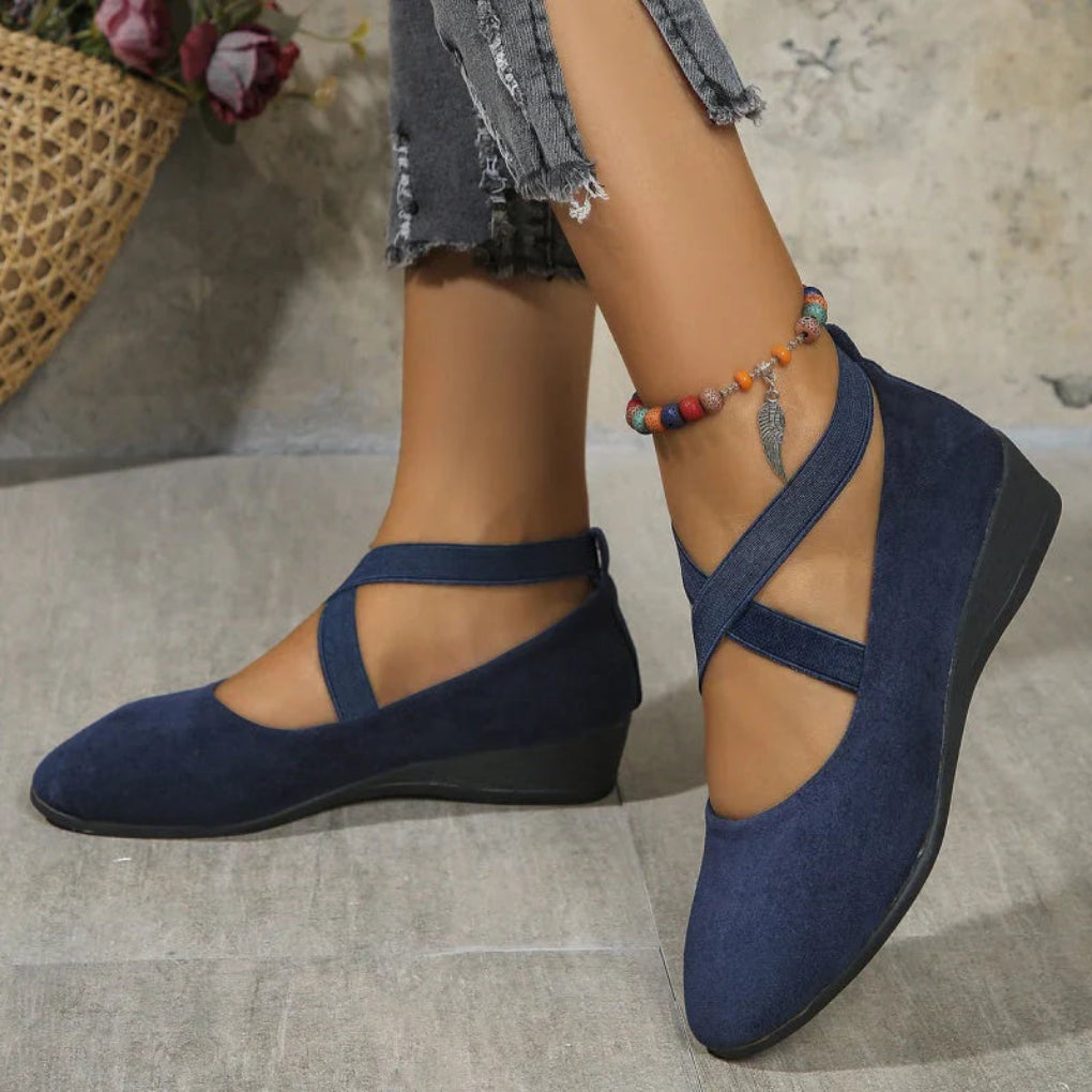 https://cdn.shopify.com/s/files/1/0864/2786/1320/files/Julia___Elegant_ballet_flats_with_optimal_walking_comfort_1.jpg?v=1776008962