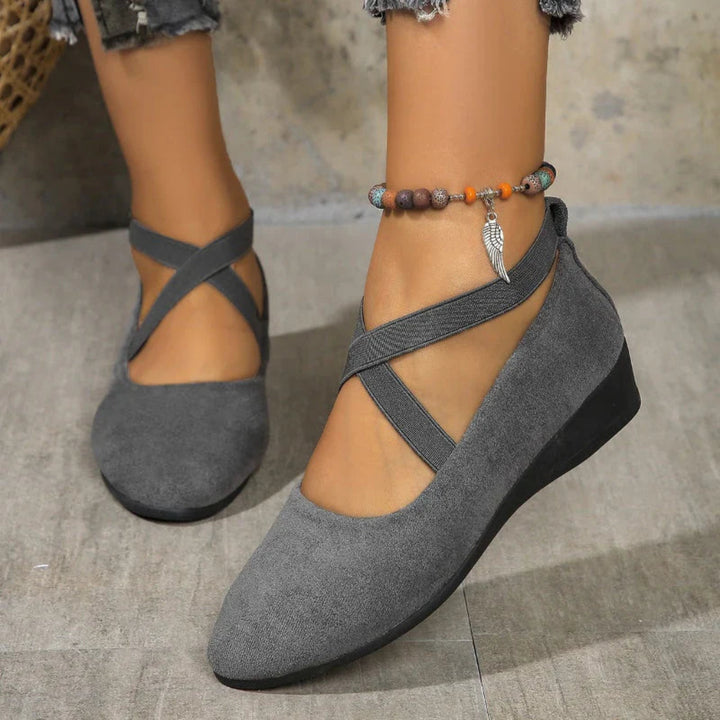 https://cdn.shopify.com/s/files/1/0864/2786/1320/files/Julia___Elegant_ballet_flats_with_optimal_walking_comfort_3.jpg?v=1776008962