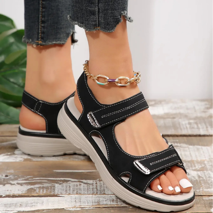 Women's sandals with anatomical footbed and adjustable straps