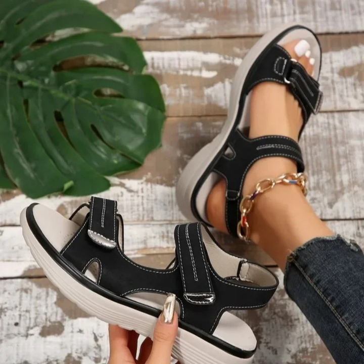 Women's sandals with anatomical footbed and adjustable straps