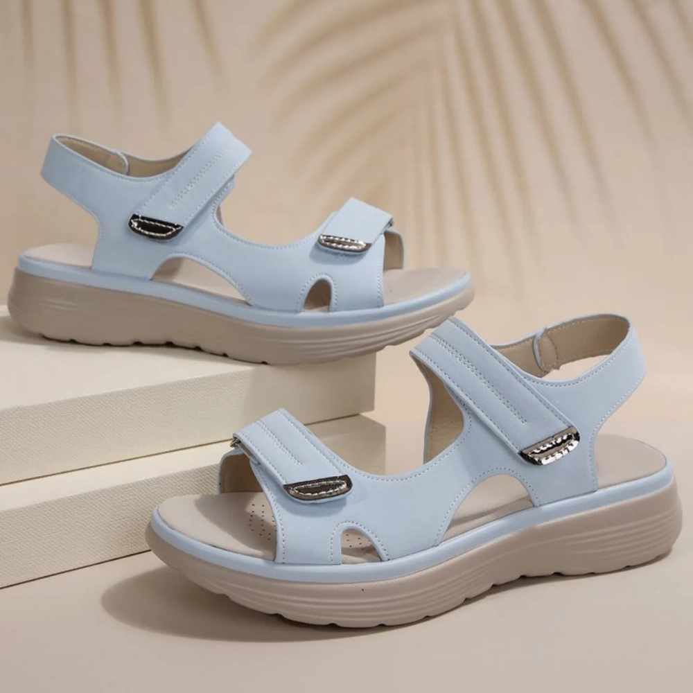 Women's sandals with anatomical footbed and adjustable straps