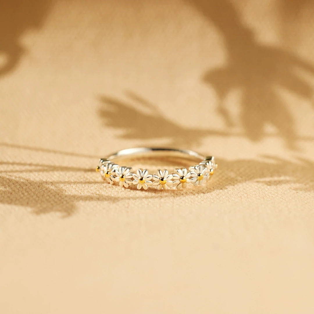 Refined silver flower ring