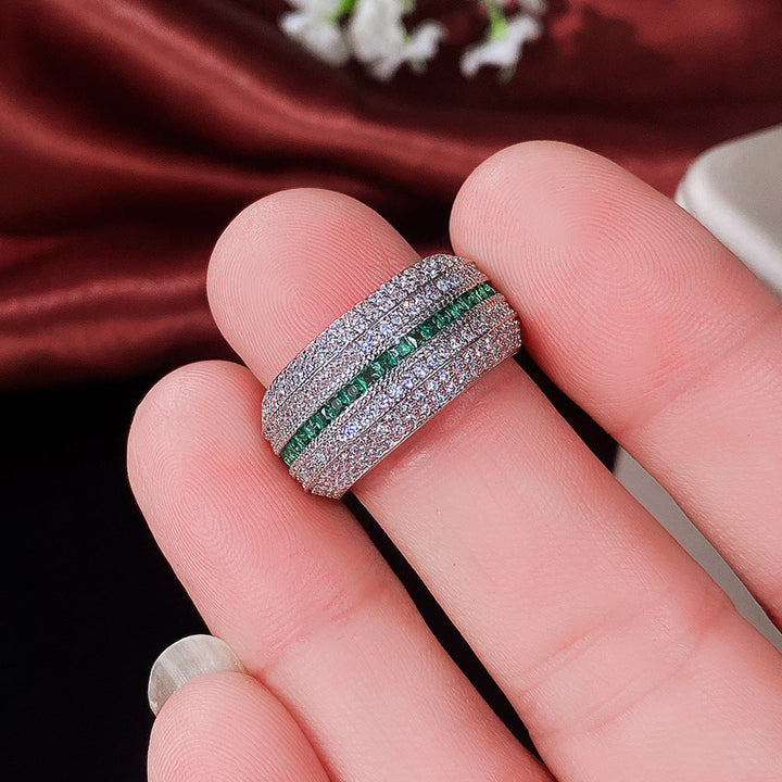 Elegant White Gold Ring with Refined Design