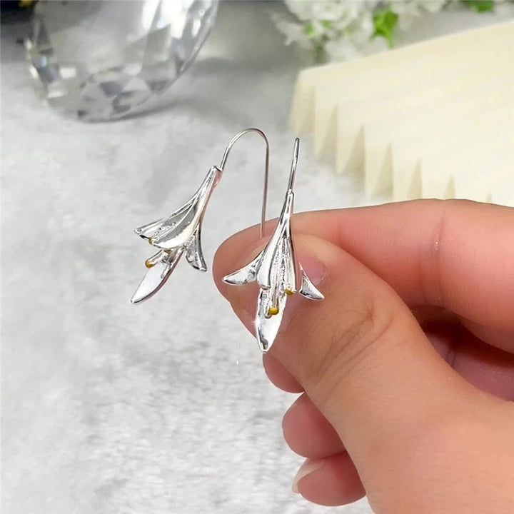 Blossom - silver flower earrings