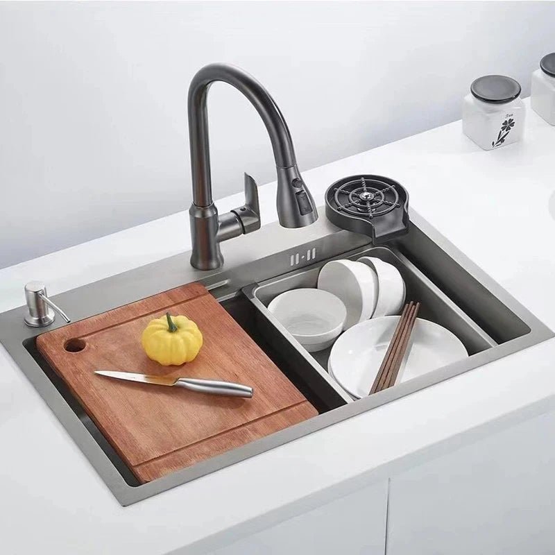 SWIVELUX – Elegant Kitchen Tap with Pull-Out Function and 360° Rotation