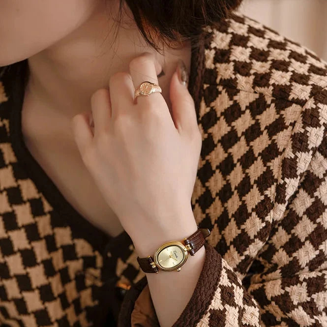 Sienna - Elegant Quartz Watch with Gold-Tone Strap
