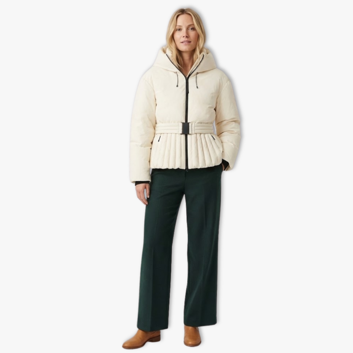 https://cdn.shopify.com/s/files/1/0864/2786/1320/files/Sara___Women_s_Ski_Jacket_Stylish_Warm_2_22d264f9-265a-40f1-9766-ca4df0e5ded0.png?v=1773818430