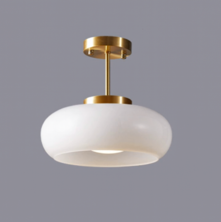 Deckenlampe aus Glas mit rundem Lampenschirm und Metallstiel