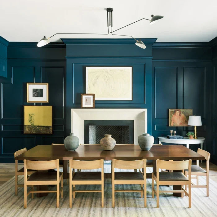 Schwarze Deckenlampe mit schwenkbaren Armen – modernes Design