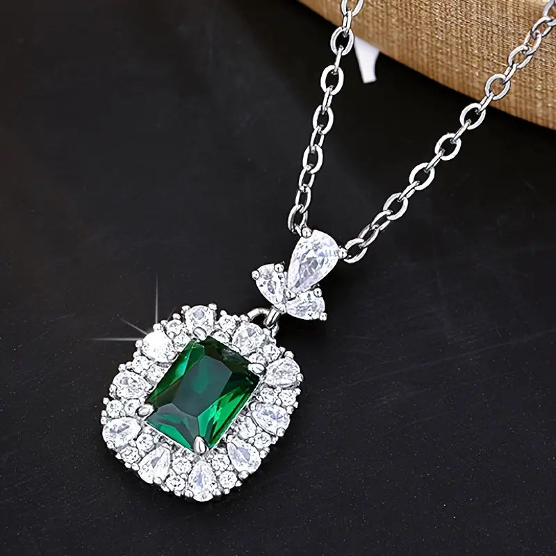 Elegant White Gold Necklace with Refined Heart