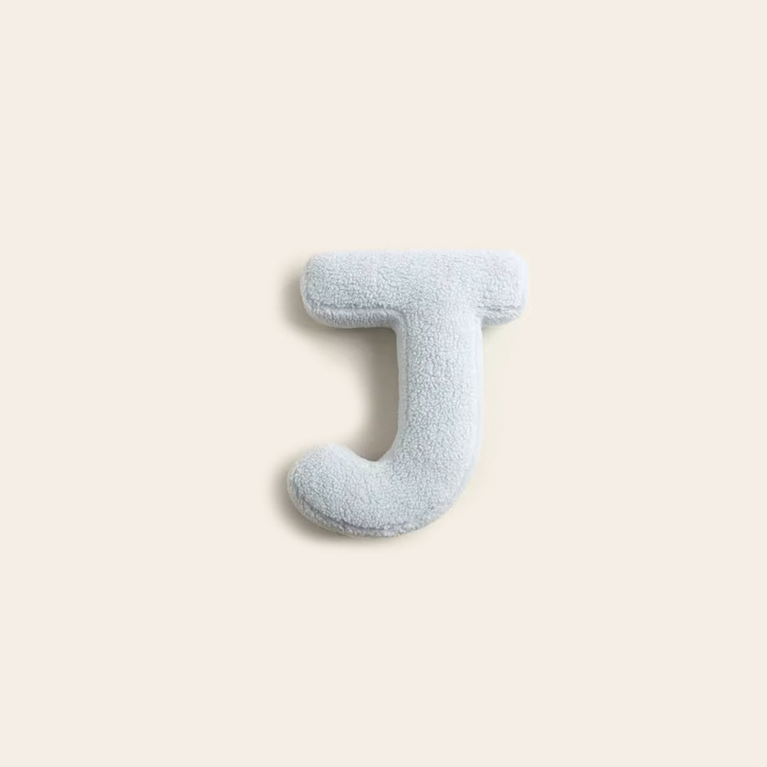 Deko-Kissen mit Alphabet-Motiv – LetterLounge