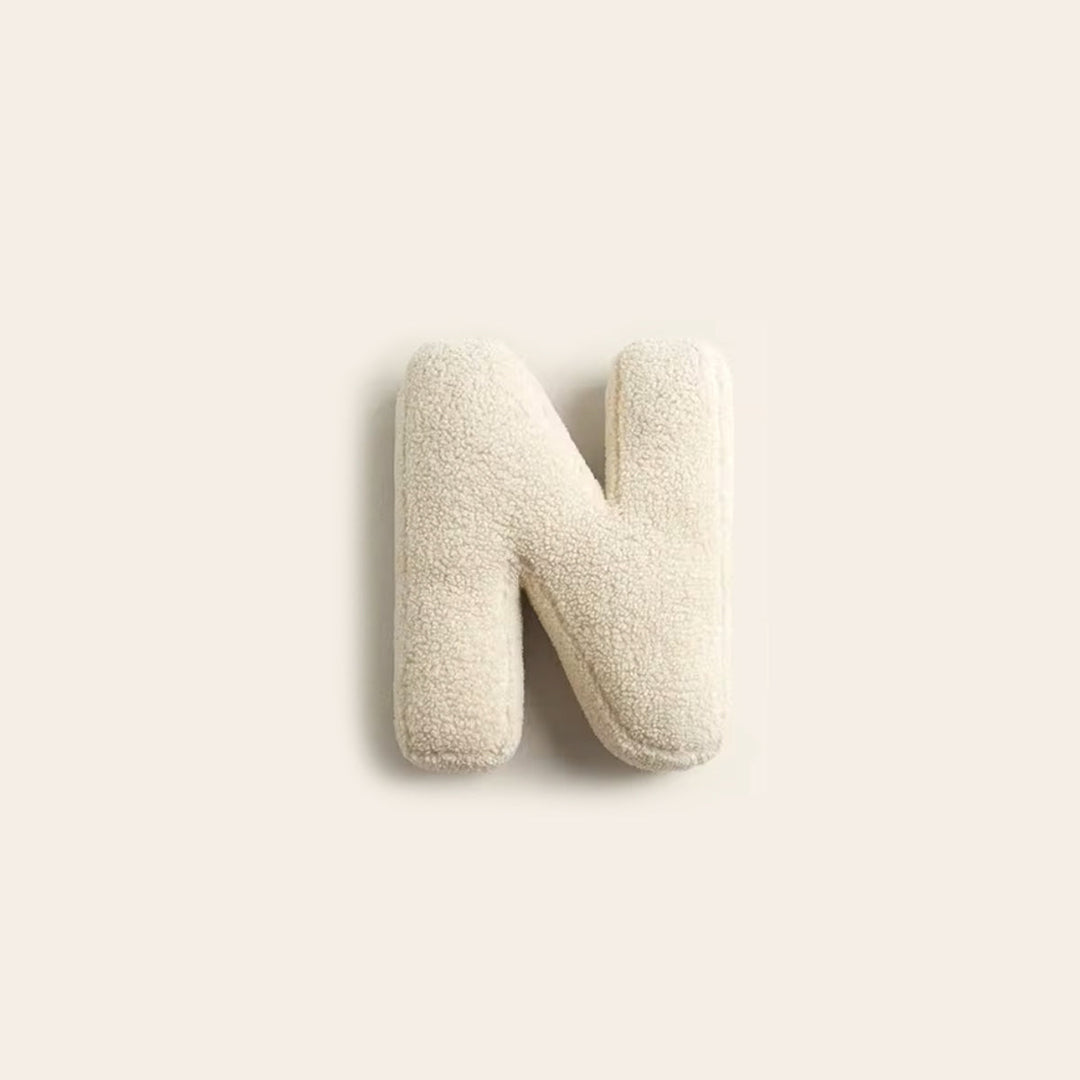 Deko-Kissen mit Alphabet-Motiv – LetterLounge