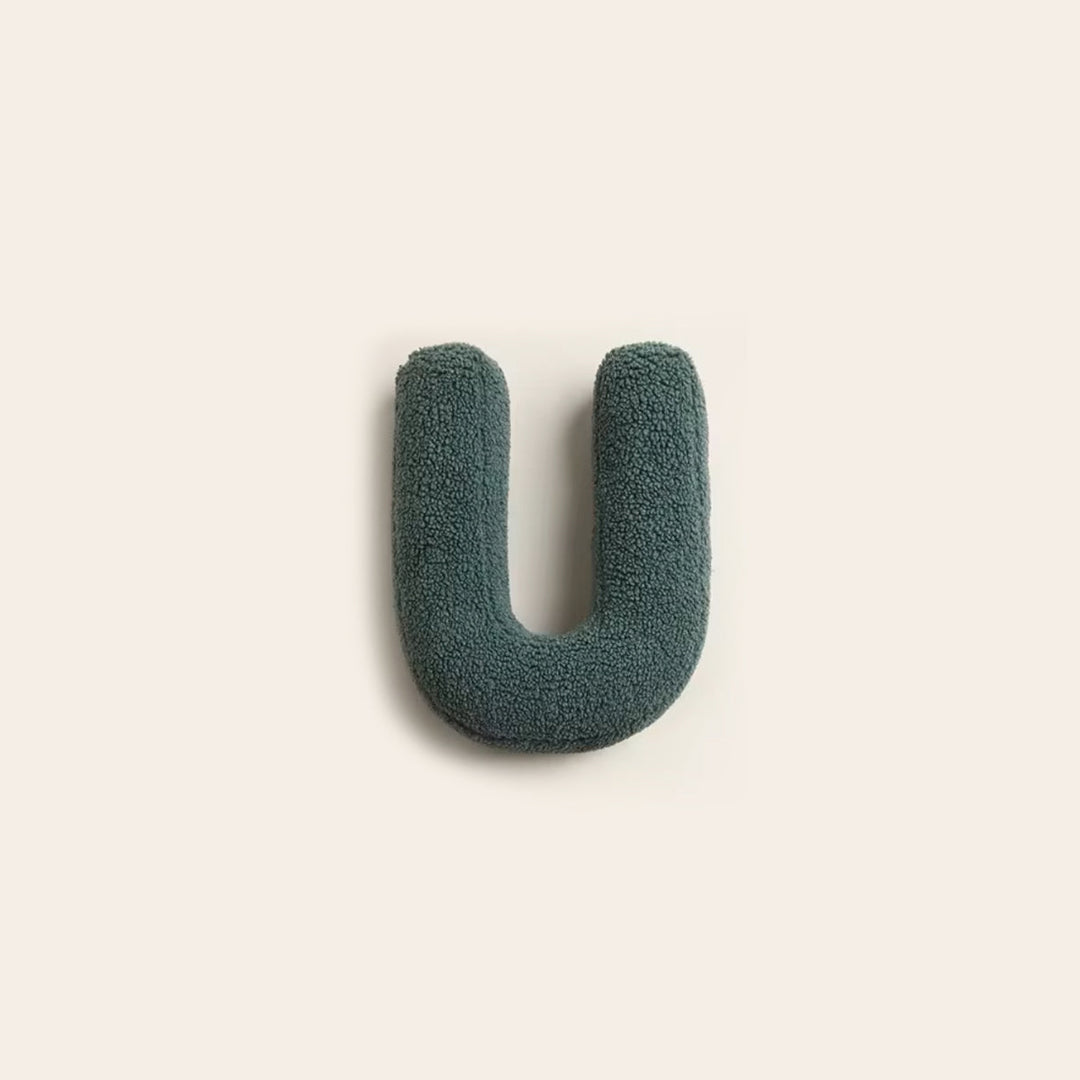 Deko-Kissen mit Alphabet-Motiv – LetterLounge