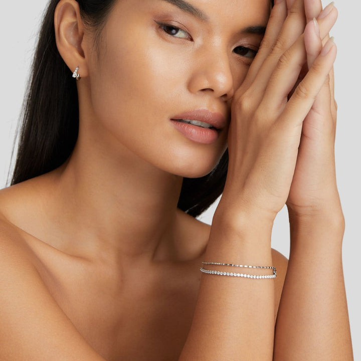 Elegant silver bracelet with sparkling crystals