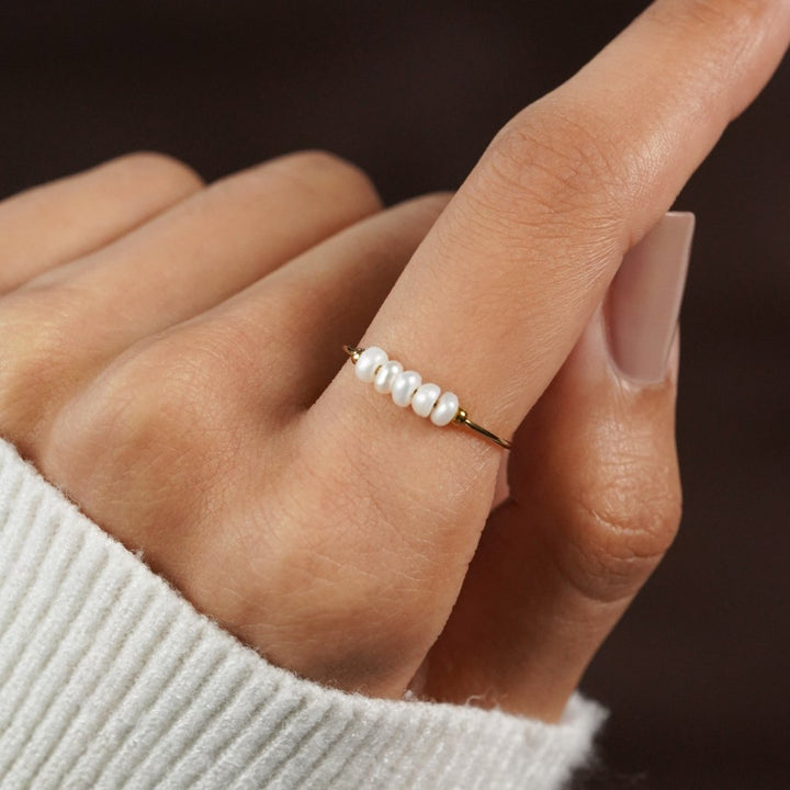 Elegant freshwater pearl ring in soft silver