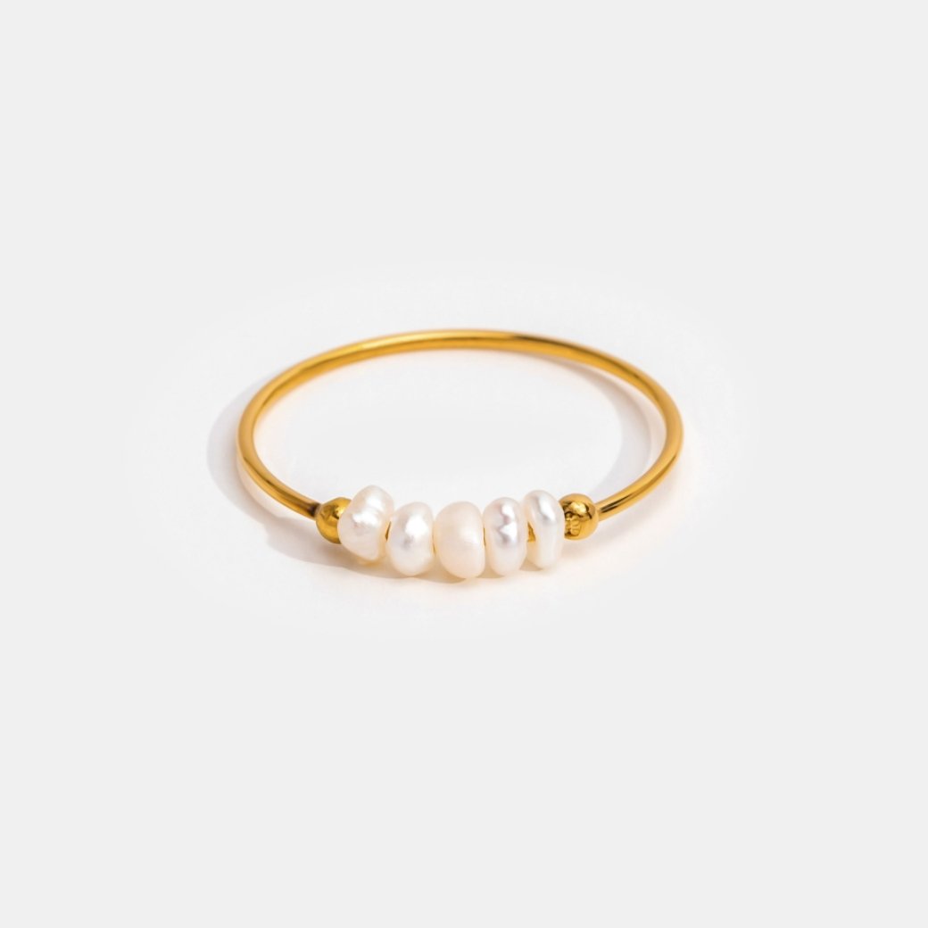 Elegant freshwater pearl ring in soft silver