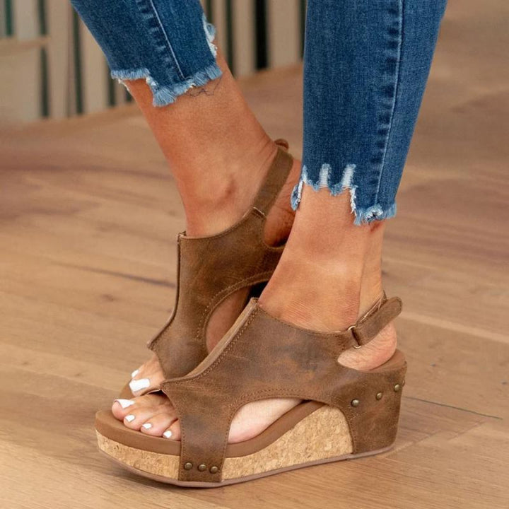 Step into Supportive Sandals – Stylish and Reliable for Everyday Wear