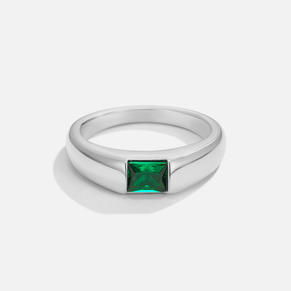 Elegant silver ring with emerald detail