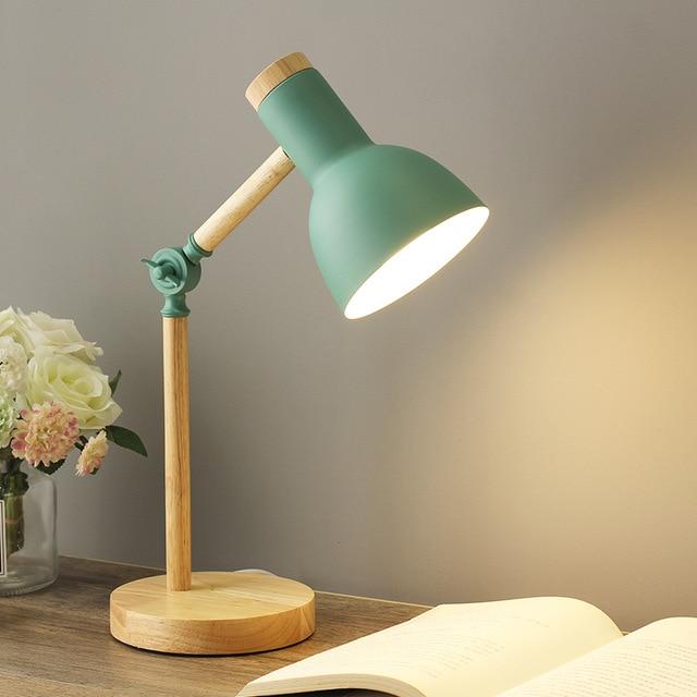 Scandinavian Wooden Table Lamp - LumiNord