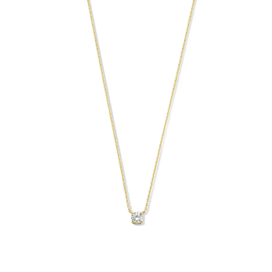 Elegant Gold Pendant with Moissanite