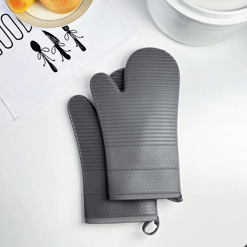 HEATSAFE – Non-Slip Silicone Oven Gloves for Maximum Heat Protection