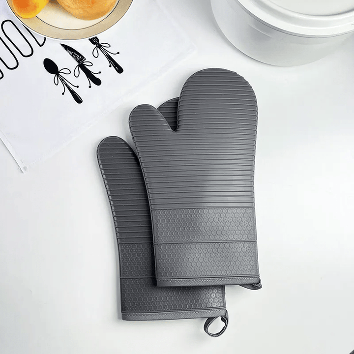 HEATSAFE – Non-Slip Silicone Oven Gloves for Maximum Heat Protection