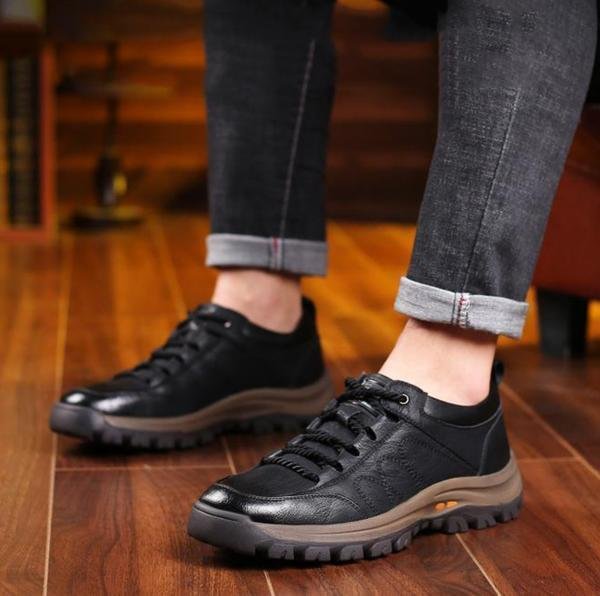 Bequeme und wasserdichte orthopädische Herrenschuhe aus Leder